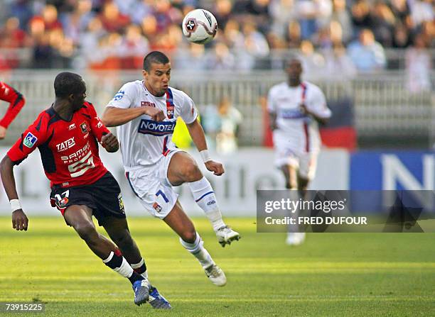 Lyon's Czech forward Milan Baros vies with Rennes's midfielder Stephane Mbia during their French L1 football match Lyon/Rennes, 18 April 2007, at the...
