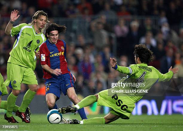 Barcelona's Argentine Leo Messi vies with Belenguer and Alexis before scoring the second goal against Getafe during their Spanish King's Cup football...