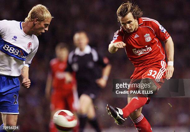 Liverpool, UNITED KINGDOM: Boudewijn Zenden of Liverpool shoots past Andrew Davies of Middlesbrough during their English Premiership football match...