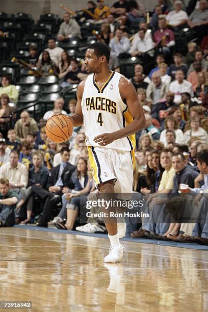 Shawne Williams of the Indiana Pacers brings the ball upcourt during the game against the Detroit Pistons at Conseco Fieldhouse on April 3, 2007 in...