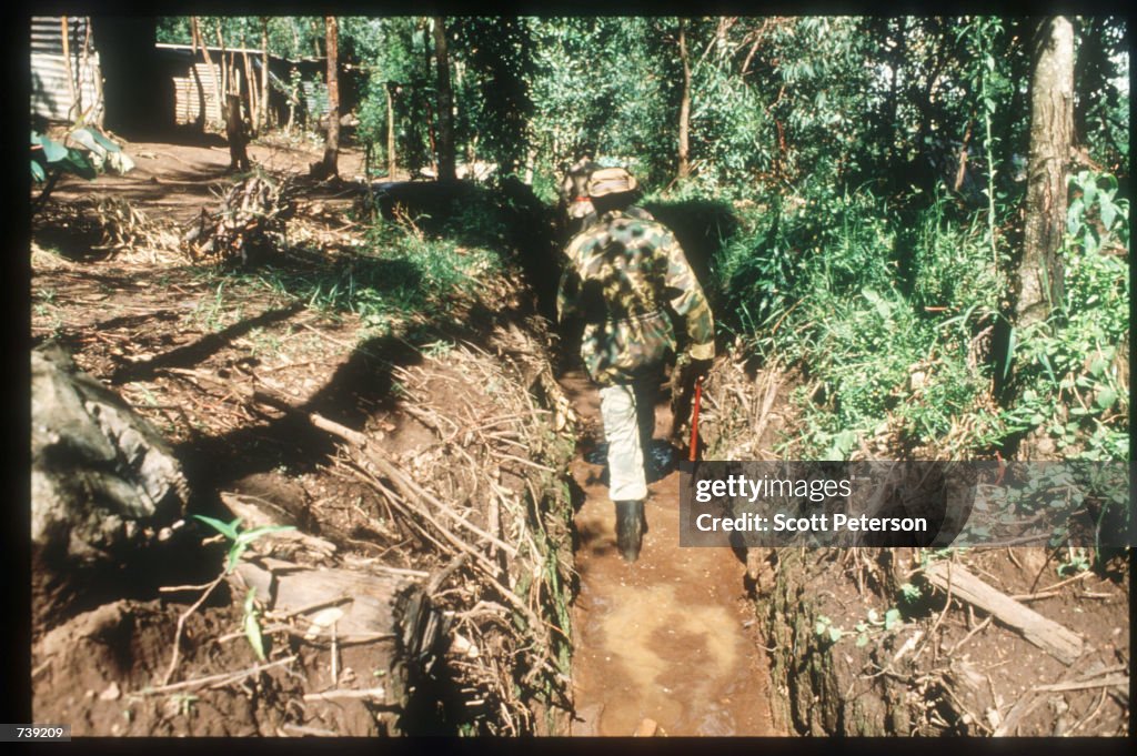 Ww1 Rwanda Rwandan Patriotic Front soldiers walk through trenches April 7, 1994 ...