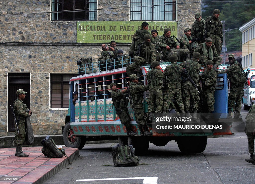 Colombian soldiers are deployed in the v...