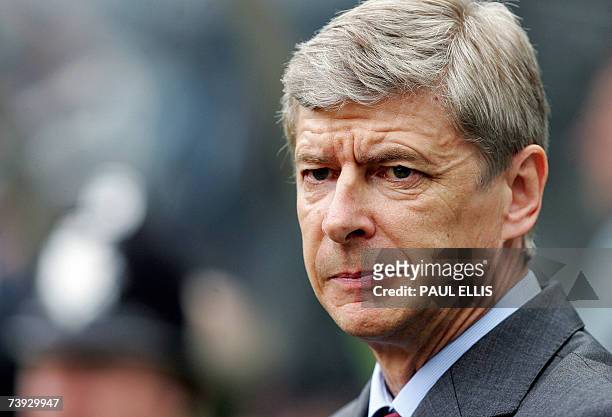 Picture taken 09 April 2007 shows Arsenal manager Arsene Wenger waiting for his team to take on Newcastle United in their English Premiership...