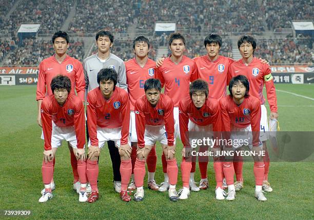 South Korean national football team players pose before a friendly match with Uruguay in Seoul, 24 March 2007. Park Ji-Sung, Oh Beom-Seok, Lee...