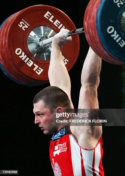 Poland's Szymon Kolecki competes during the 94 kg class of the Weightlifting European Championship, 21 April 2007 in Strasbourg, eastern...