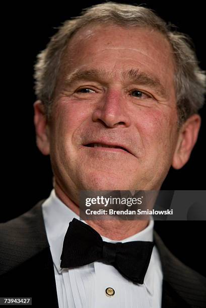 President George W. Bush smiles as he arrives at the White House Correspondence Association Dinner April 21, 2007 in Washington, DC. Comedian Rich...