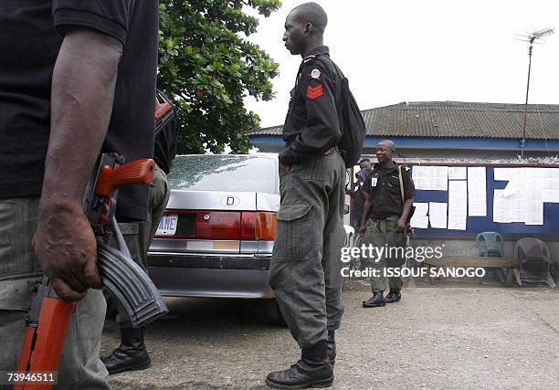 Nigerian policemen are deployed at the Independent Electoral Commission headquarters 22 April 2007 in Lagos on the eve of the results announcement of...