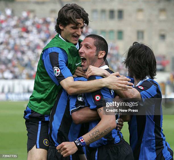 Goal scorer Marco Materazzi celebrates with his teammates Inter Milan's winning of the match and the championship title after the Italian Serie A...