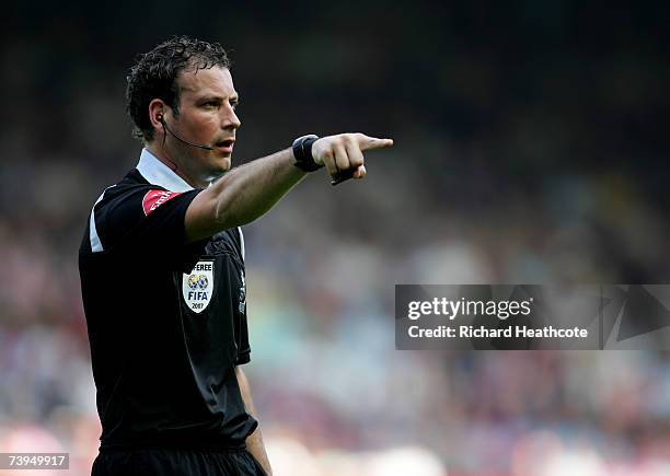 Referee Mark Clattenburg gives instructions during the Barclays Premiership match between West Ham United and Everton at Upton Park on April 21, 2007...