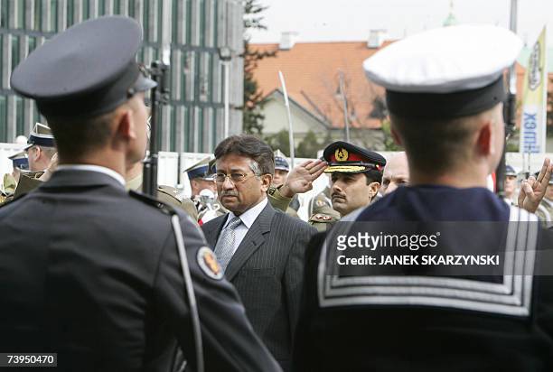 Pakistan President Pervez Musharraf arrives at the tomb of the unknown soldier to lay a wreath in Warsaw 23 April 2007. Musharraf is in Europe for a...