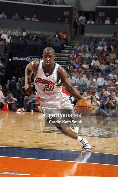 Raymond Felton of the Charlotte Bobcats drives down the lane against the Cleveland Cavaliers at Charlotte Bobcats Arena on March 20, 2007 in...