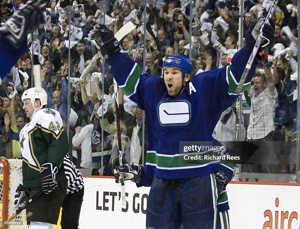 Dallas Stars v Vancouver Canucks