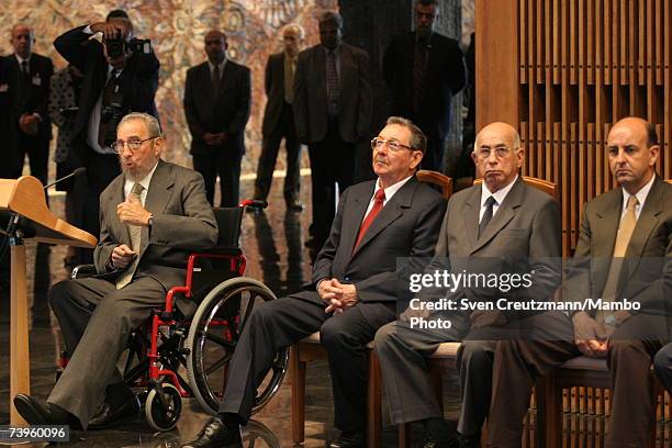 Cuban President Fidel Castro delivers a speech in the State Council prior to awarding China's President Hu Jintao the Jose Marti medal, Cuba's...