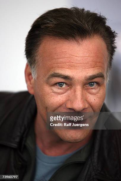 Klaus Behrendt poses at photocall for the 40. Tatort Anniversary on April 24, 2007 in Cologne, Germany. The film is named "Hoppe, Hoppe Reiter"