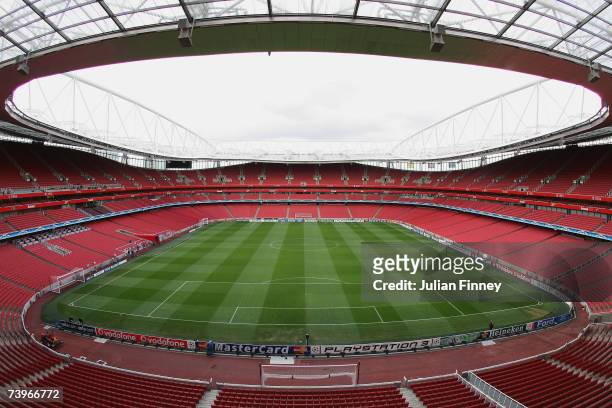 General view before the UEFA Champions League last 16 round match between Arsenal and PSV Eindhoven at The Emirates Stadium on March 7, 2007 in...
