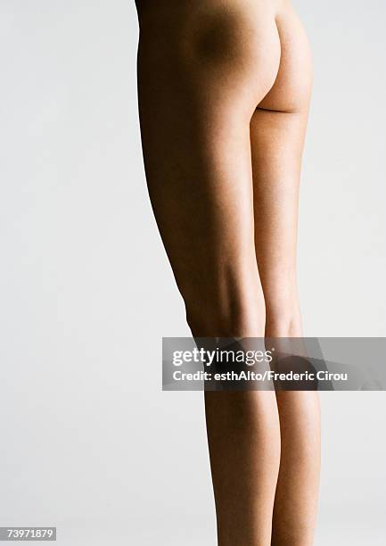 woman's bare buttocks and legs - bare bottom women stockfoto's en -beelden