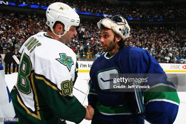 Roberto Luongo of the Vancouver Canucks shakes hands with Eric Lindros of the Dallas Stars following Game 7 of the 2007 Western Conference...