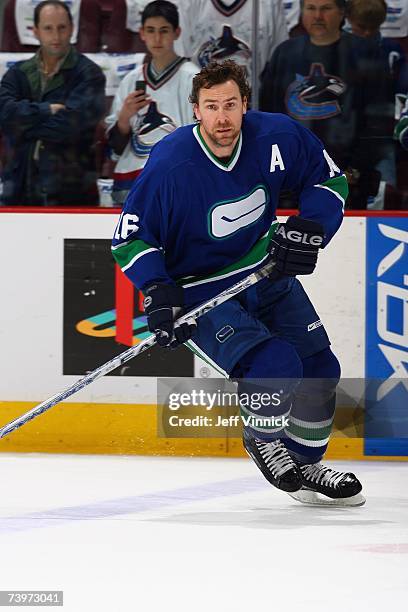 Trevor Linden of the Vancouver Canucks skates during warmups before the game against the Dallas Stars during Game 7 of the 2007 Western Conference...