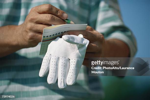 golfer noting score, close-up of hands - scoring stockfoto's en -beelden
