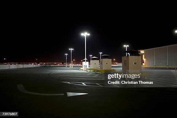 empty parking lot at night, las vegas, nevada - empty lot night - fotografias e filmes do acervo