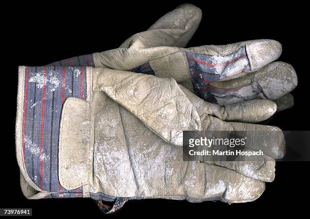 pair of old work gloves - work glove - fotografias e filmes do acervo