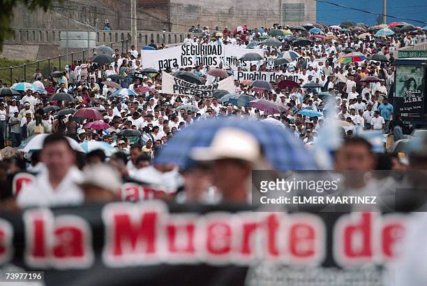 Tegucigalpa, HONDURAS: Simpatizantes del Partido Nacional de Honduras participan de la La Marcha del Silencio, en contra del alto indice de...