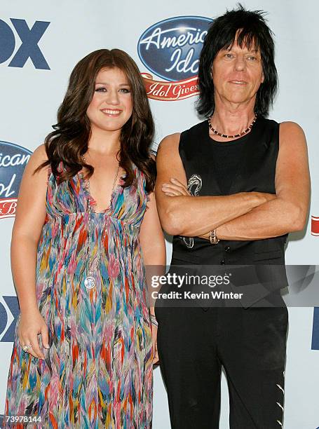 Singer Kelly Clarkson and musician Jeff Beck pose in the press room during the "American Idol Gives Back" held at the Walt Disney Concert Hall on...