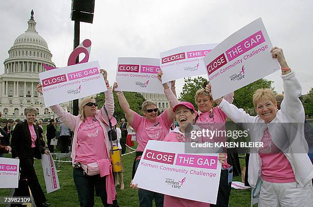 Washington, UNITED STATES: Breast cancer survivors from the Pink Ladies of Charles County in Maryland L-R: Jean Faber, Bobbie Rose, Martha Northrup,...