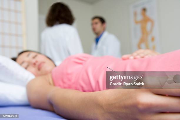 patient with acupuncture needle in hand - 待ち針 ストックフォトと画像