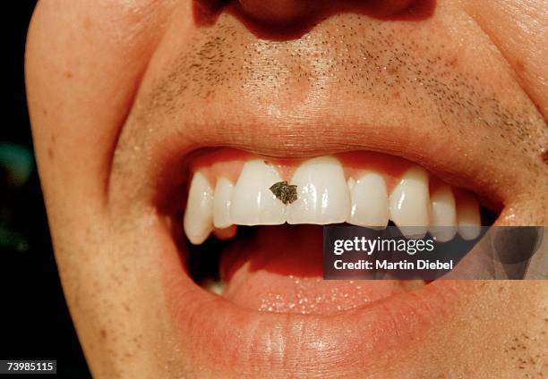 man with food in his teeth - zähne stock-fotos und bilder