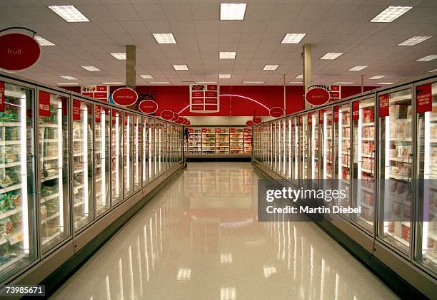 frozen food aisle in a supermarket - aisle stock-fotos und bilder