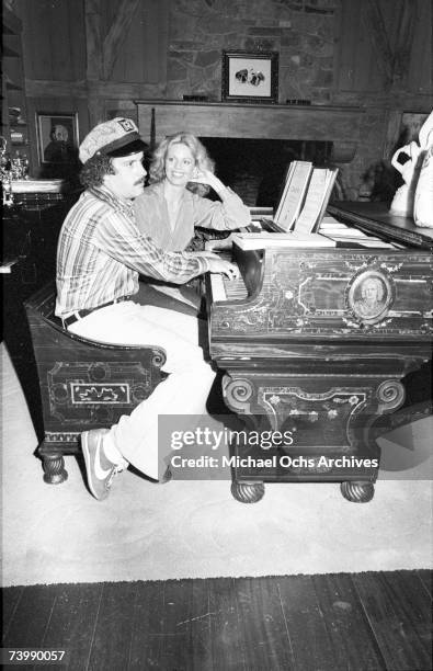 Daryl Dragon and his wife Toni Tennille of the group "Captain & Tennille"