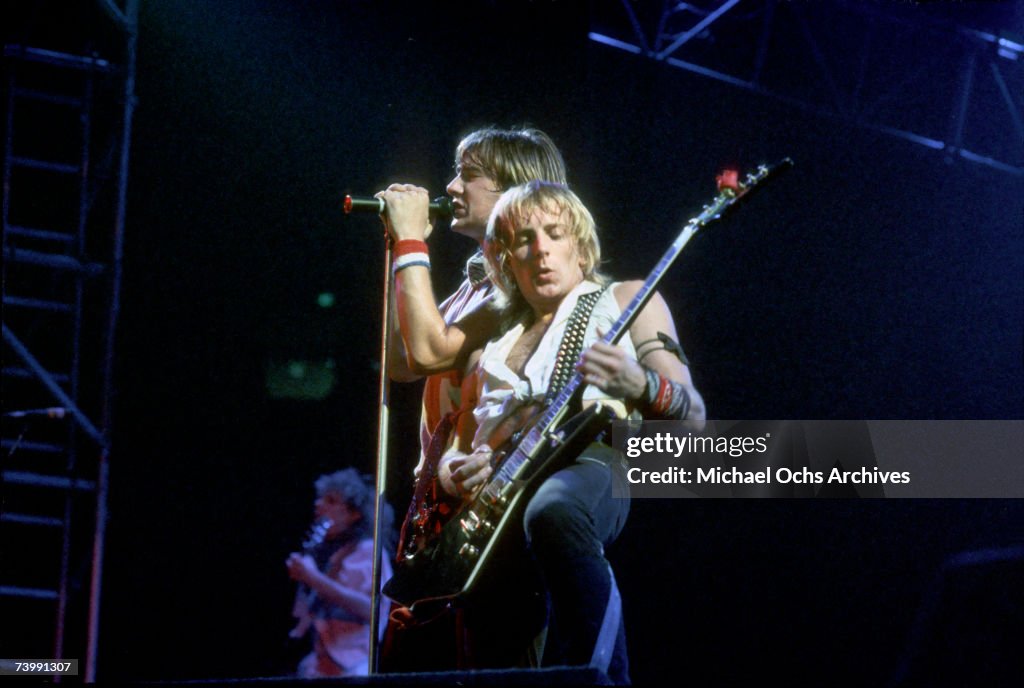 Def Leppard Performing