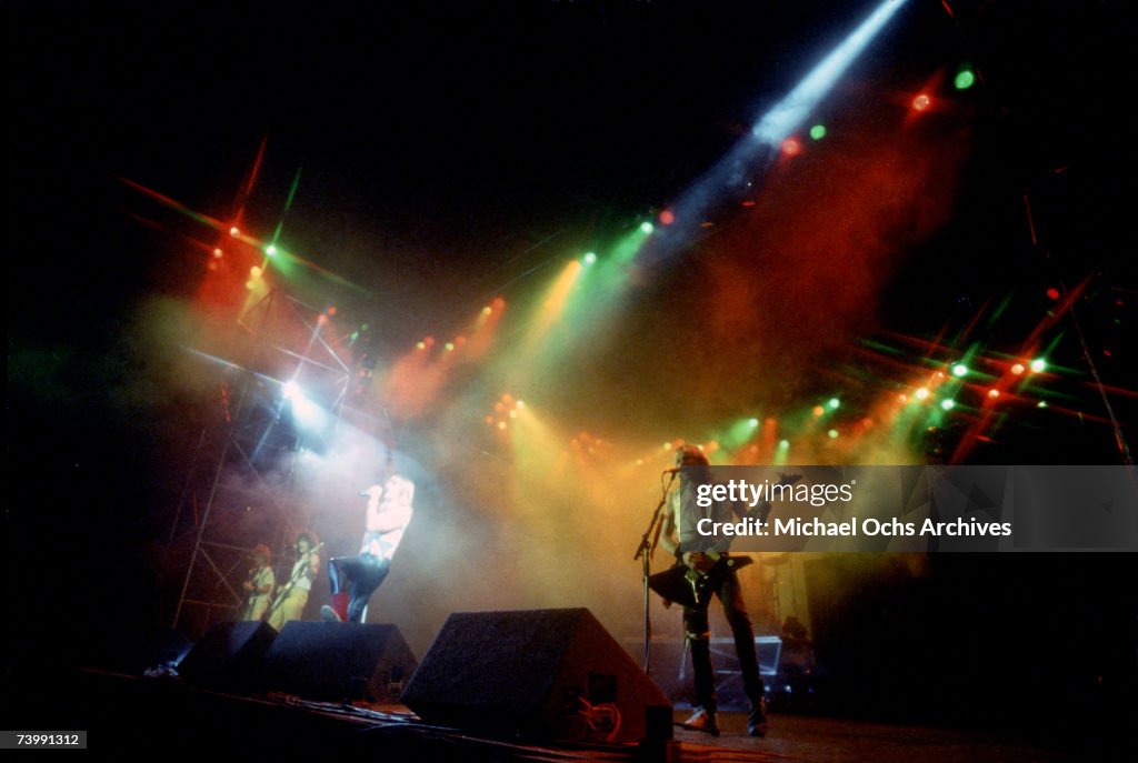 Def Leppard Performing