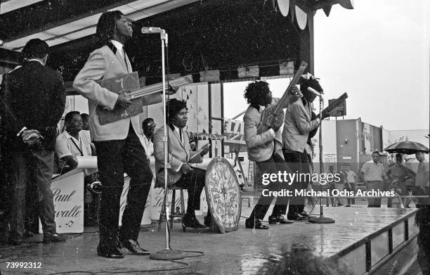 Vocal group "The Spinners", which included Bobbie Smith, Edgar "Chico" Edwards, Billy Henderson, Henry Fambrough and Pervis Jackson, perform "The...