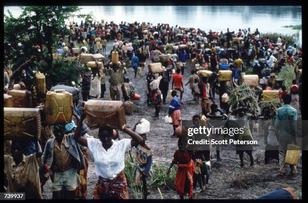 Refugees crowd along the banks of a river May 3, 1994 at the border of Rwanda and Tanzania. Hutu refugees have fled to Tanzania across the Akagara...