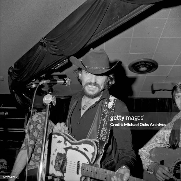 Jennings Waylon Jennings 1973 Photos and Premium High Res Pictures - Getty Images