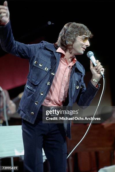 Photo of Barry Manilow Photo of Barry Manilow