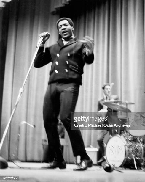Soul singer Otis Redding performs onstage with his guitar player Steve Cropper of "The Bar-Kays" at Hunter College on January 21, 1967 in New York...