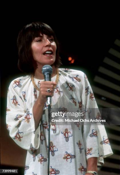Deborah Reddy Singer 874 Helen Reddy Photos Stock Photos, High-Res Pictures, and Images ...