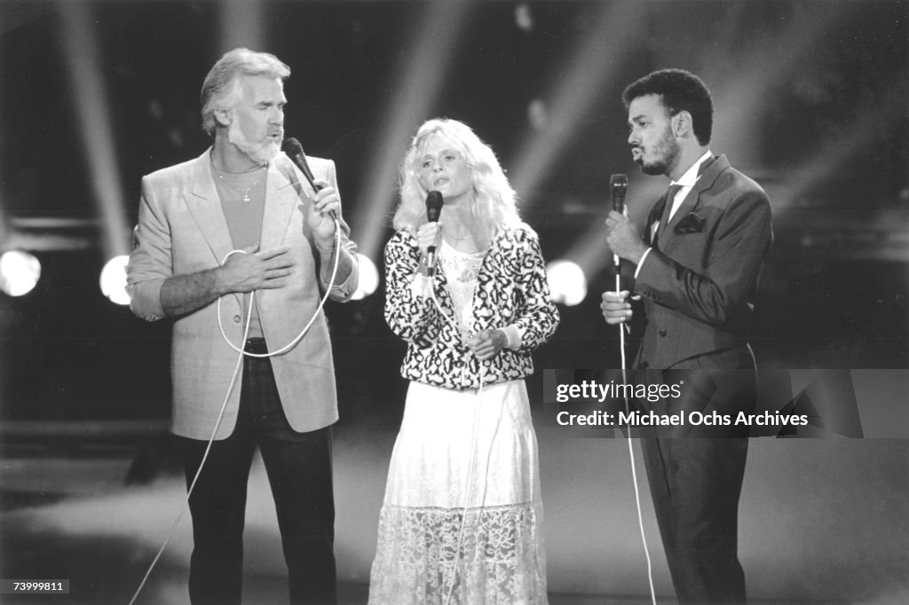 Kenny Rogers, James Ingram and Kim Carnes Performing "What About Me" on Solid Gold
