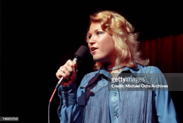 Country singer Tanya Tucker performs at Magic Mountain in July 1975 in Valencia in Santa Clarita, California