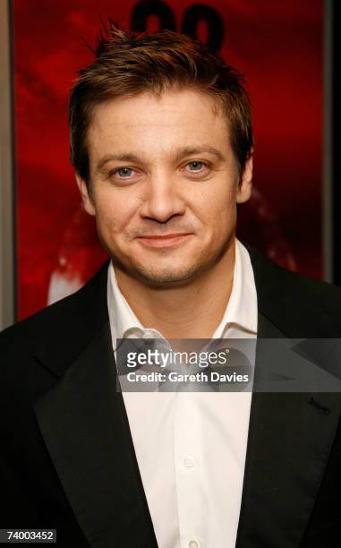 Actor Jeremy Renner arrives for the premiere of '28 Weeks Later' at Odeon Covent Garden on April 26, 2007 in London, England.