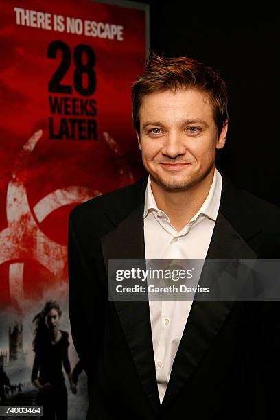 Actor Jeremy Renner arrives for the premiere of '28 Weeks Later' at Odeon Covent Garden on April 26, 2007 in London, England.