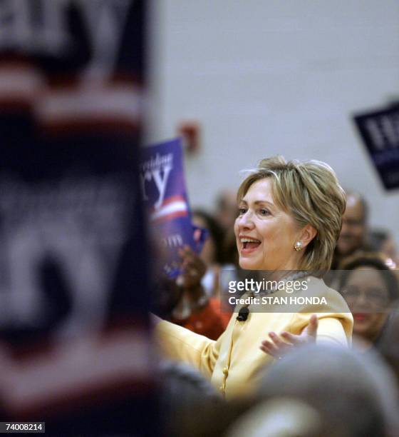 Greenville, UNITED STATES: The audience cheers as Democratic presidential hopeful US Sen. Hillary Rodham Clinton speaks at a town hall meeting, 27...