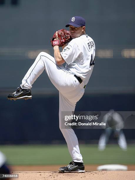 Pitcher Jake Peavy#44 of the San Diego Padres throws from the mound against the Arizona Diamondback during their MLB game on April 19, 2007 at Petco...