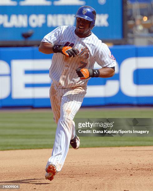 Jose Reyes of the New York Mets running to third base against the Atlanta Braves at Shea Stadium on April 21, 2007 in Flushing, New York.