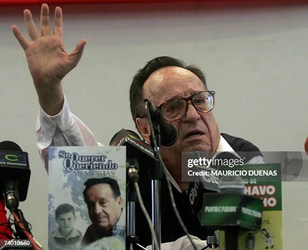 Mexican actor Roberto Gomez Bolanos gestures during a press conference 26 April in Bogota. Gomez Bolanos is in Bogota to present his last book "Sin...