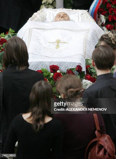 Moscow, RUSSIAN FEDERATION: People pay respect at a coffin of Mstislav Rostropovich, the legendary Russian cellist, during a farewell ceremy in...
