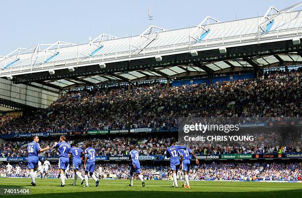 London, UNITED KINGDOM: Chelsea's, from left, John Terry, Andriy Shevchenko, Michael Essien, Shaun Wright-Phillips, Lassana Diarra, Jon Obi Mikel and...